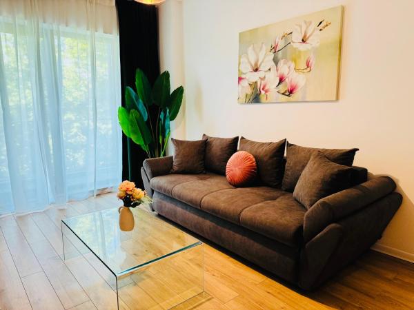 A la foto es mostra l'objecte Exclusive 1BR Apartment with Balcony on Splaiul Independentei situat a la ciutat de Bucarest.