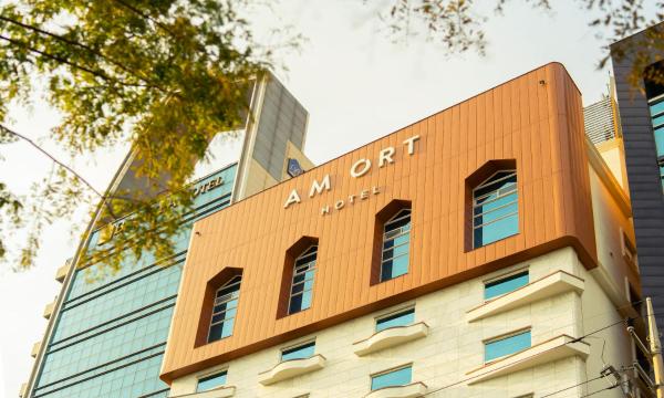 På bildet vises objektet Am Ort Hotel som ligger i byen Hagŭm.