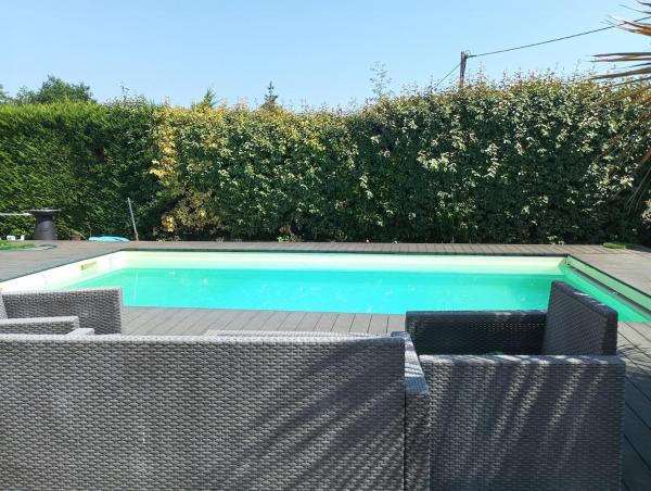 A la foto es mostra l'objecte House with a saltwater pool situat a la ciutat de Teuillac.