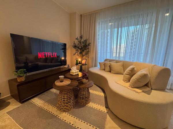 Φωτογραφία 4: Chic & Cozy Studio at ZED Towers in Sheikh Zayed