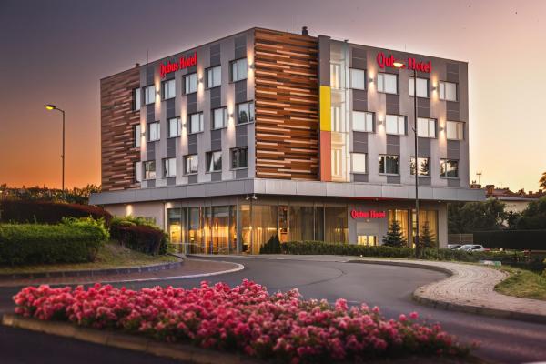 写真にはジョルィ市にあるQubus Hotel Żoryが写っています。
