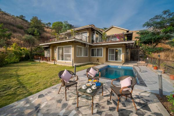 A la foto es mostra l'objecte SaffronStays Flora situat a la ciutat de Sāsvad.