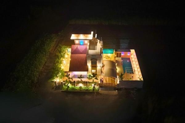 A la foto es mostra l'objecte Lux Pvt Pool, Rain Dance, Near Bhimashankar, Pets! situat a la ciutat de Manchar.