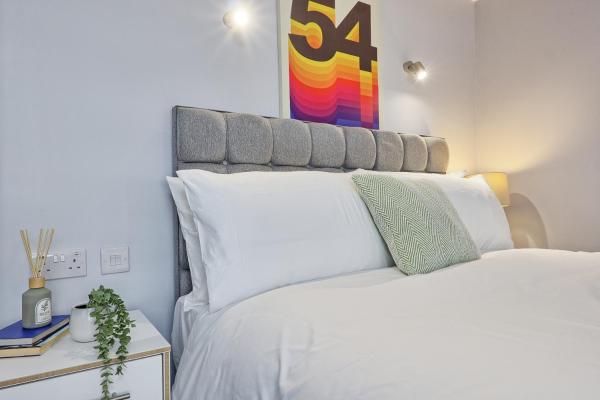 Bilde 4: Studio By Homestyles Hosts Short Lets & Serviced Accommodation Widford With Free WiFi