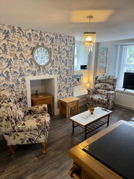 Foto 3: Large, Sleeps 7, 2 Baths, Parking, Train, Tamar Bridge, Saltash, Plymouth