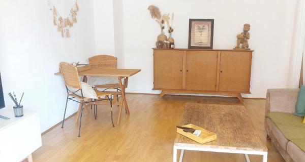 A la foto es mostra l'objecte cozy 2-room situat a la ciutat de Fréjus.