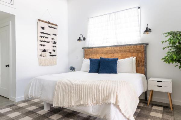 A la foto es mostra l'objecte Yonah View King Beds - Wine Country Bliss situat a la ciutat de Clermont.