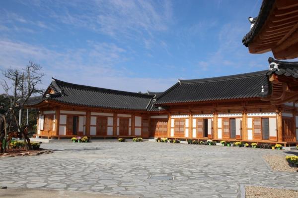 A la foto es mostra l'objecte Yeongam Nangjuwon situat a la ciutat de Gangjin.