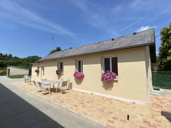På bildet vises objektet Maison avec Terrasse et Jardin à Gacé - FR-1-497-247 som ligger i byen Orgères.