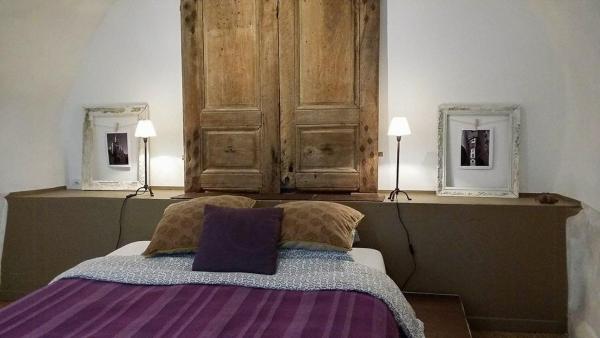 Na foto é possível ver o objeto Charming Apartment In The Heart Of Fons-Sur-Lussan localizado na cidade de Fons-sur-Lussan.