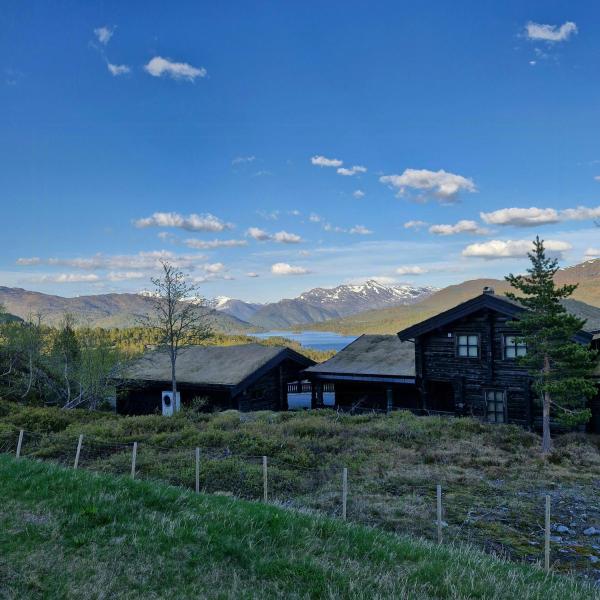 Na zdjęciu widoczny jest obiekt Mountain Cabin With Sauna In Sunnmørsalpane położony w mieście Brunstad.