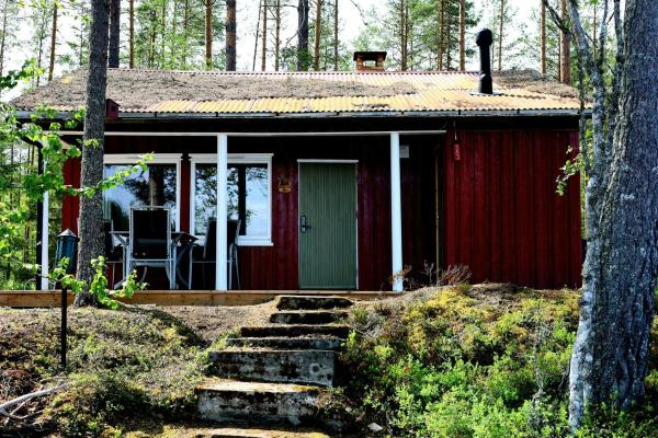 Na zdjęciu widoczny jest obiekt Lakeside Cabin By Lake Møkeren położony w mieście Kongsvinger.