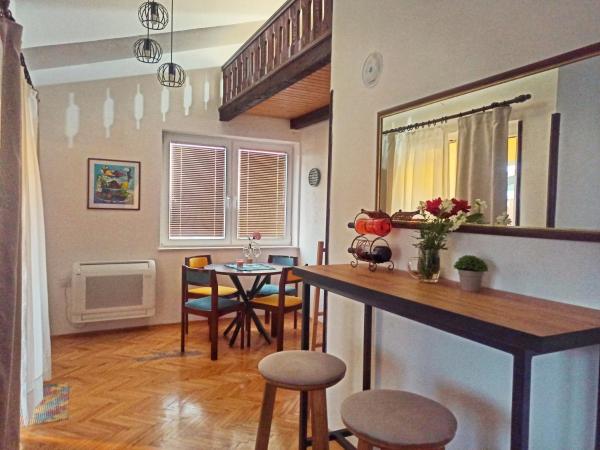 A la foto es mostra l'objecte Tunti Lake View Apartment situat a la ciutat de Ohrid.