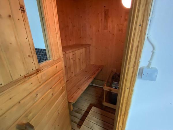 På billedet ses objektet Mysig stuga med bastu och kanot beliggende i byen Odensjö.