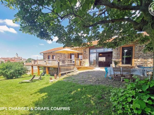 A la foto es mostra l'objecte Gîte 5 chambres avec jardin, terrasses et animaux acceptés - FR-1-496-326 situat a la ciutat de Valeille.