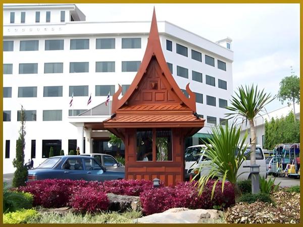 På bildet vises objektet Sri U-Thong Grand Hotel som ligger i byen Suphan Buri.