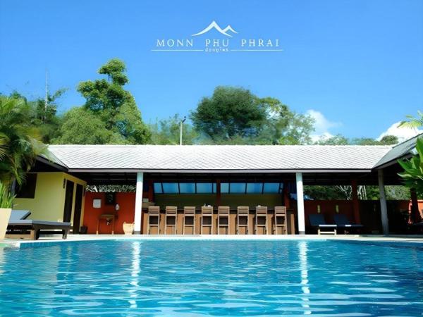 A la foto es mostra l'objecte Monn Phu Phrai situat a la ciutat de Ban Pong.