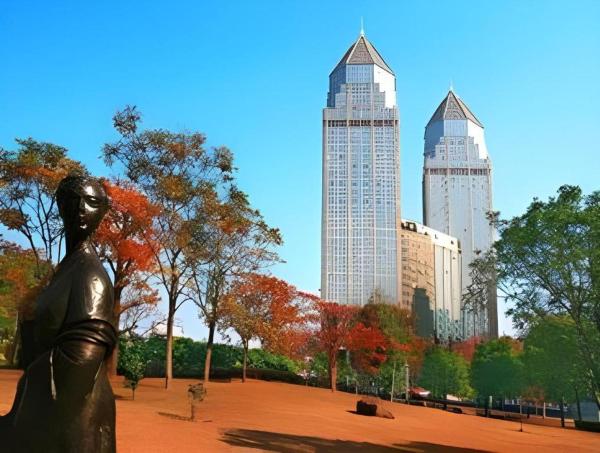 Na zdjęciu widoczny jest obiekt Jinhua World Trade Hotel położony w mieście Jinhua.