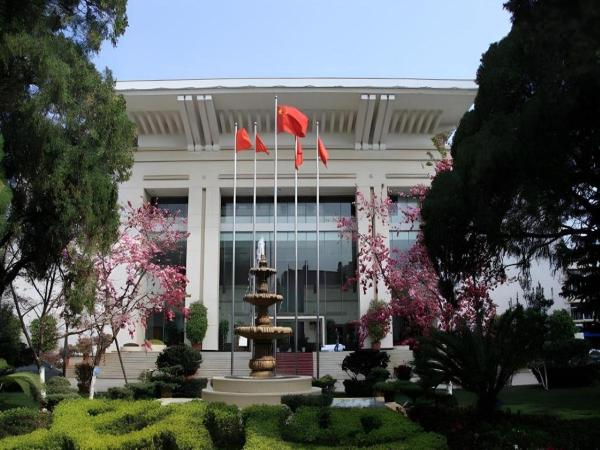 A la foto es mostra l'objecte Lian Yun Hotel situat a la ciutat de Kunming.