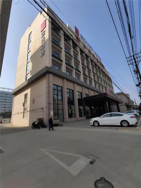 A la foto es mostra l'objecte Echarm Hotel Jingjiang Bus Passenger Station Fanggu Street situat a la ciutat de Jingjiang.