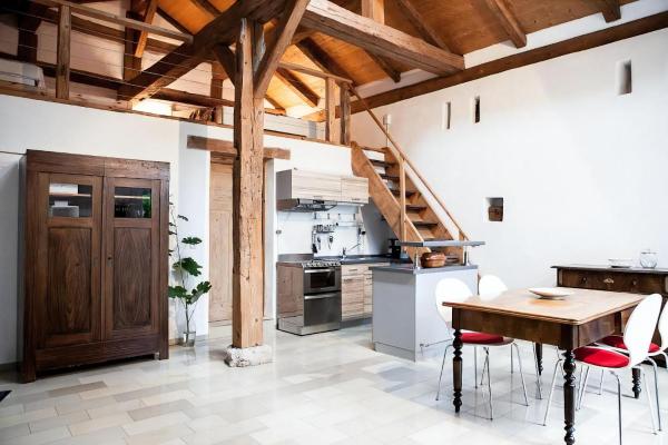 A la foto es mostra l'objecte Studio situat a la ciutat de Dollnstein.