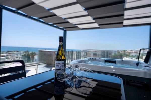 Modern Apartment, Walking Distance to Beach, Hot Tub, BBQ, Paphos City