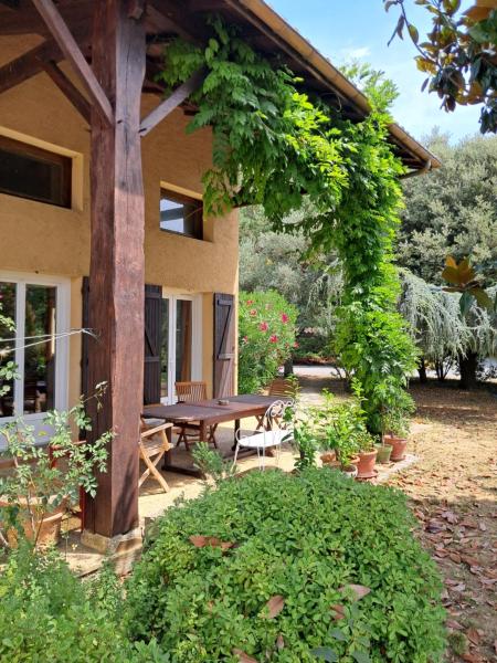 A la foto es mostra l'objecte Villa Magnolia situat a la ciutat de Condom.