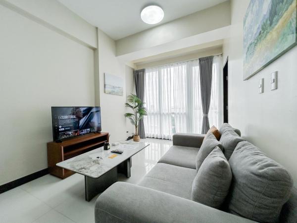 The photo shows the Stylish 1BR in OPR located in the city of Pajo.