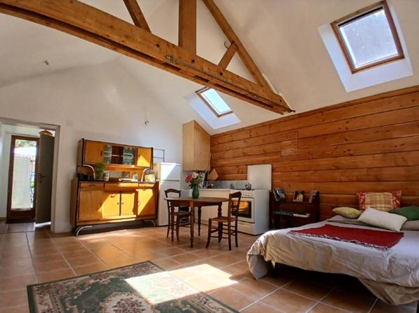 A la foto es mostra l'objecte Studio Perreuse situat a la ciutat de Perreuse.