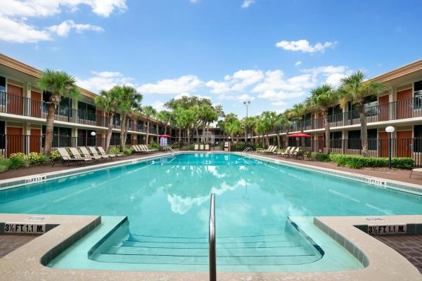 Foto 3: Ramada by Wyndham Kissimmee Gateway - Free Theme Park Shuttle