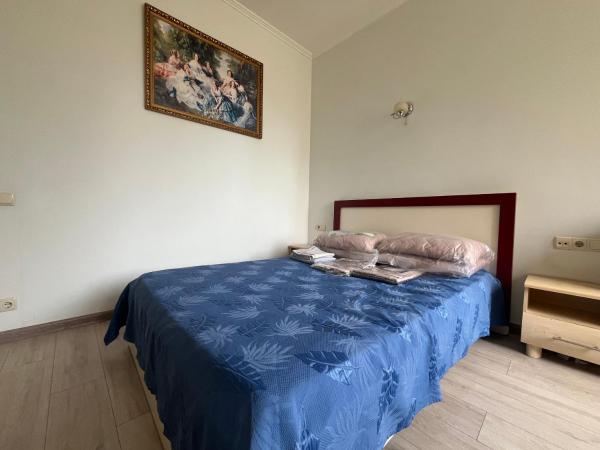 Na zdjęciu widoczny jest obiekt Посуточно Ж К Чудо город położony w mieście Dobrovelychkivka.