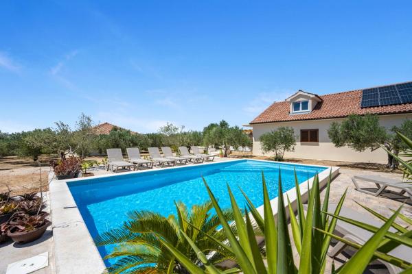 A la foto es mostra l'objecte Casa del Mar situat a la ciutat de Vodice.