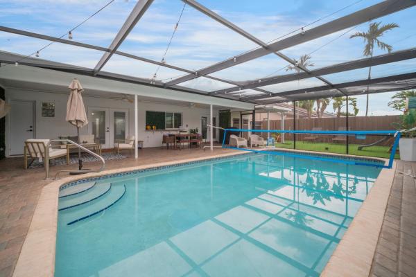 A la foto es mostra l'objecte Sunrise Serenade - Sun-Soaked FLL Getaway - Pool - BBQ - Near Beaches situat a la ciutat de Sunrise.