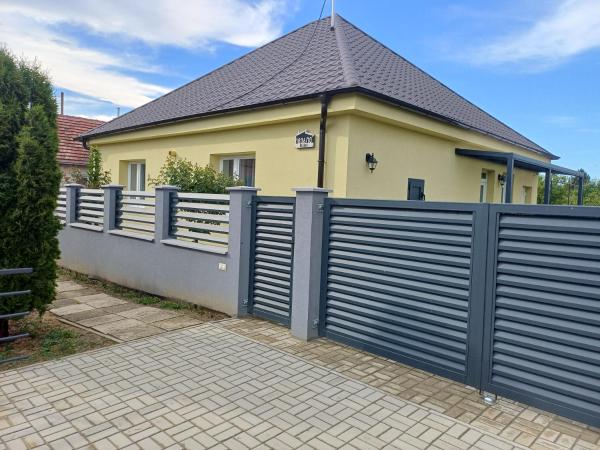 A la foto es mostra l'objecte Apartman Kolárovo situat a la ciutat de Okoc - Velky Sek.
