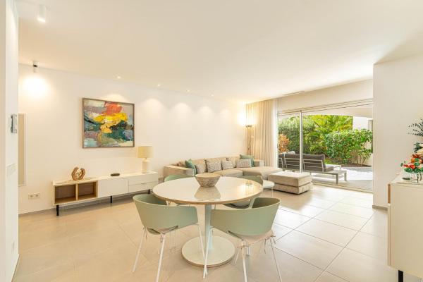 Στη φωτογραφία φαίνεται το αντικείμενο Jardines Elegant two Bedrooms που βρίσκεται στην πόλη Palm-mar.