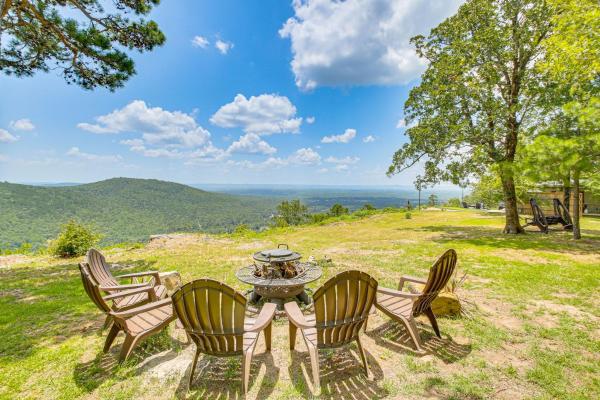 Outdoor Entertainment Area: Scenic Hot Springs Gem - Hot Springs, AR