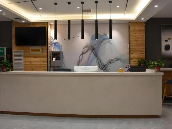 照片显示了位于Kaifeng市的Shell Hotel Kaifeng Jin'an Road Bianxihu Wanda Plaza物件。