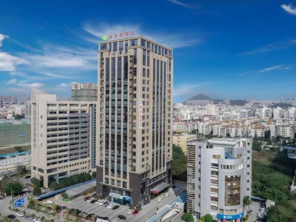 A la foto es mostra l'objecte Vienna Hotel Fujian Fuqing Wanda Plaza situat a la ciutat de Fuqing.