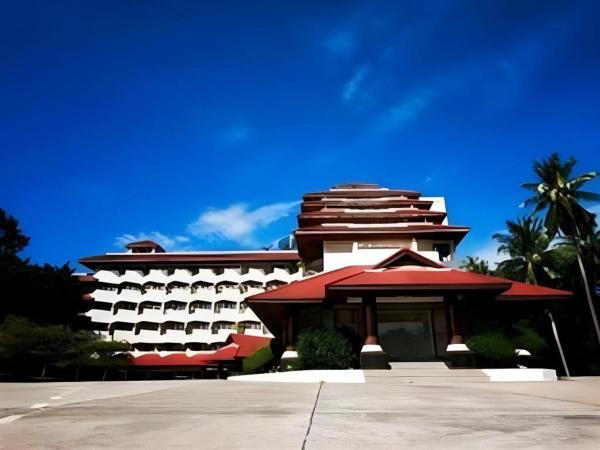 A la foto es mostra l'objecte Supar Royal Beach Hotel situat a la ciutat de Ban Phlao.