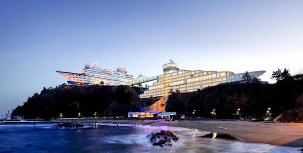 Na foto é possível ver o objeto Sun Cruise Resort and Yacht localizado na cidade de Komjinbon-dong.