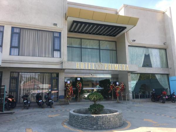 Στη φωτογραφία φαίνεται το αντικείμενο Hotel Primera που βρίσκεται στην πόλη Santa Maria.