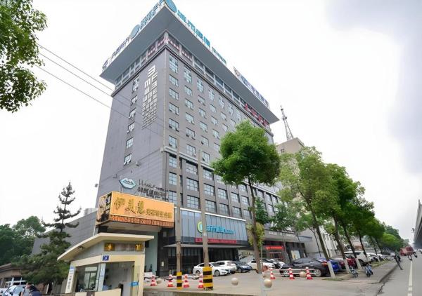 Na fotografii je vidět objekt City Comfort Inn Jingzhou Ancient City Taiyue Road nacházející se ve městě Caoshi.