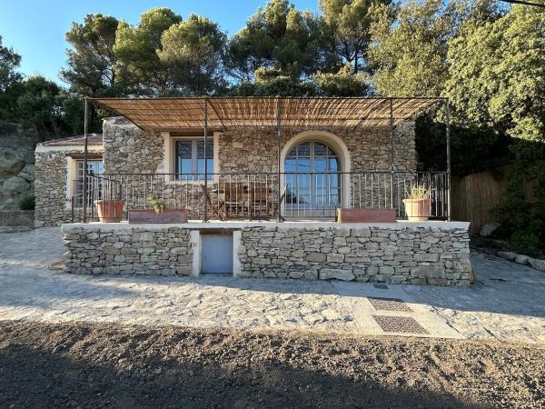 A la foto es mostra l'objecte Bastidon provençal entièrement rénové et climatisé situat a la ciutat de Vaugines.