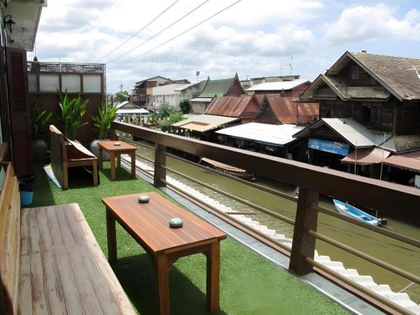 Auf dem Foto ist das Objekt Baan Napak in der Stadt Amphawa zu sehen.