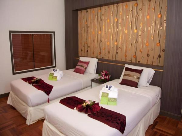 A la foto es mostra l'objecte Ayutthaya Grand Hotel situat a la ciutat de Ban Chai Sing.