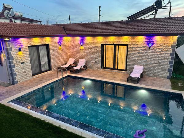 På billedet ses objektet Dolce Villa beliggende i byen Fethiye.