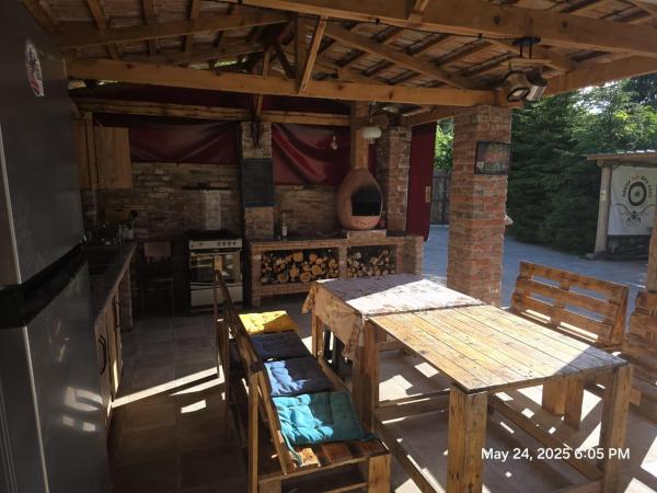 En la foto se muestra el objeto Lili's Riverside Villa in Dagva ubicado en la ciudad de Kʼveda Kvirike.