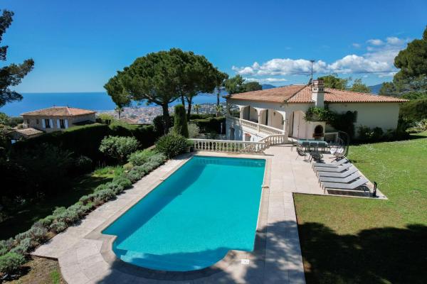 A la foto es mostra l'objecte REF 1223 - Cannes - Villa for rent situat a la ciutat de Vallauris.