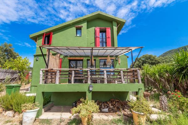 Op de foto is het object Les chaumières de Aindraham te zien, gelegen in de stad Jendouba.