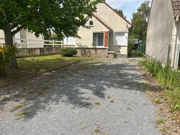 A la foto es mostra l'objecte une détente à la campagne situat a la ciutat de Blesmes.